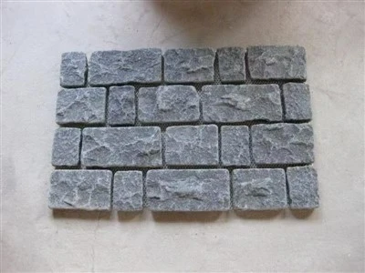 Pavers Batu Bulat Pada Lembaran Jaring