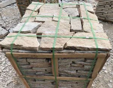 Paving Bentuk Tidak Teratur Granit Kuning